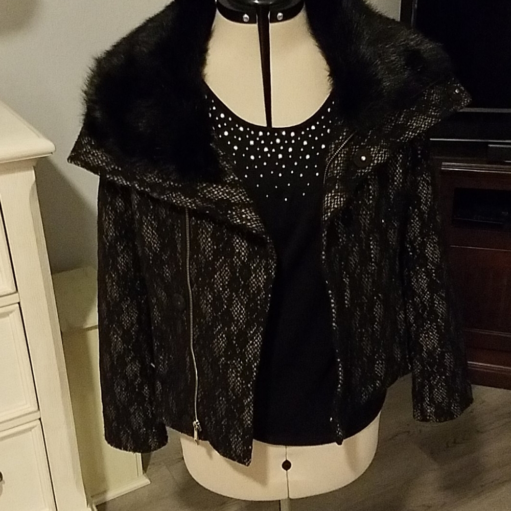 Jacket with a faux collar